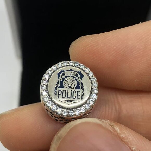 ✨🔥Pandora Police Badge Exclusive Charm Dangle Police Officer Pendant - Picture 1 of 3